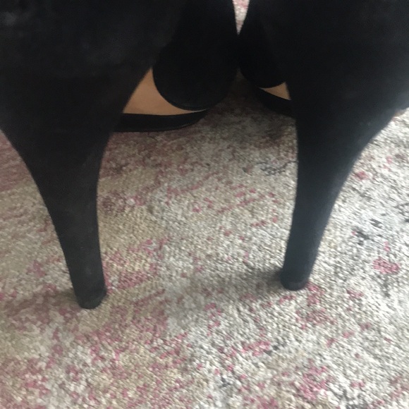 T Tahari black suede open toe booties - Picture 6 of 7